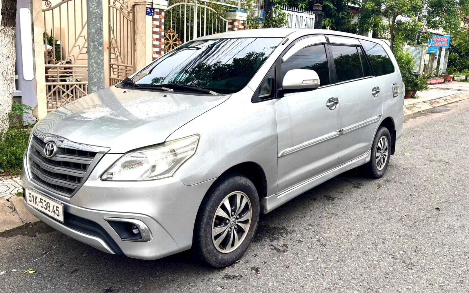 Innova 2015 - Xăng sàn